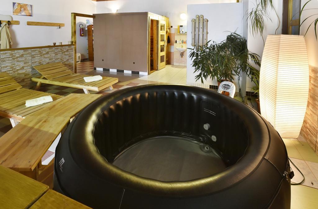 Hotel Kovarna Decin Buitenkant foto